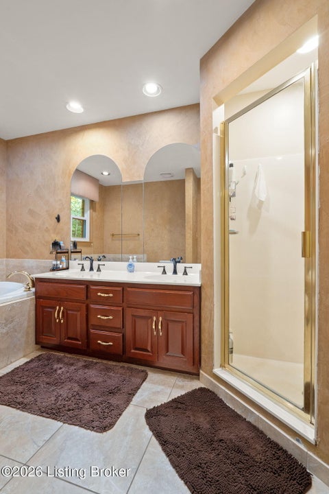 Tiny photo for 9109 Hi View Ln, Louisville, KY 40272 (MLS # 1728825)