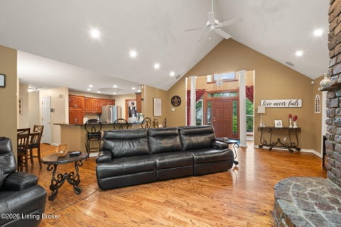 Tiny photo for 9109 Hi View Ln, Louisville, KY 40272 (MLS # 1728825)