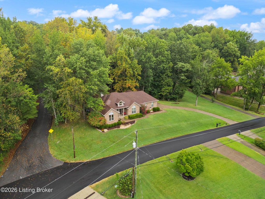 Photo of 9109 Hi View Ln, Louisville, KY 40272 (MLS # 1728825)