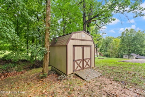 Tiny photo for 9109 Hi View Ln, Louisville, KY 40272 (MLS # 1728825)