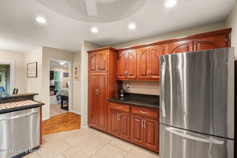 Tiny photo for 9109 Hi View Ln, Louisville, KY 40272 (MLS # 1728825)