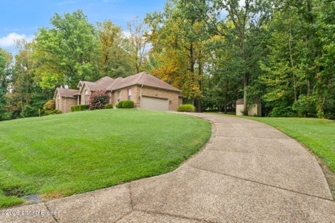 Tiny photo for 9109 Hi View Ln, Louisville, KY 40272 (MLS # 1728825)