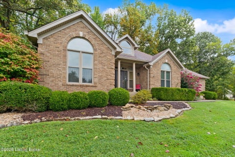 Tiny photo for 9109 Hi View Ln, Louisville, KY 40272 (MLS # 1728825)