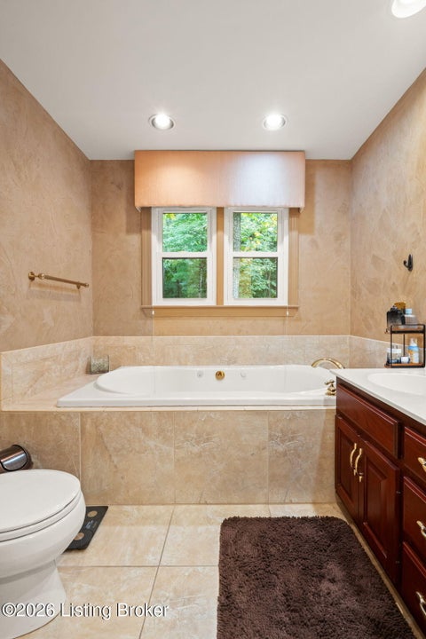 Tiny photo for 9109 Hi View Ln, Louisville, KY 40272 (MLS # 1728825)