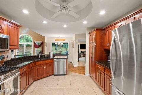 Tiny photo for 9109 Hi View Ln, Louisville, KY 40272 (MLS # 1728825)