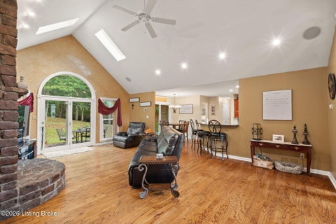 Tiny photo for 9109 Hi View Ln, Louisville, KY 40272 (MLS # 1728825)
