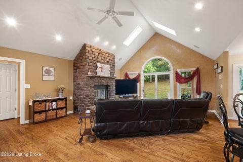 Tiny photo for 9109 Hi View Ln, Louisville, KY 40272 (MLS # 1728825)