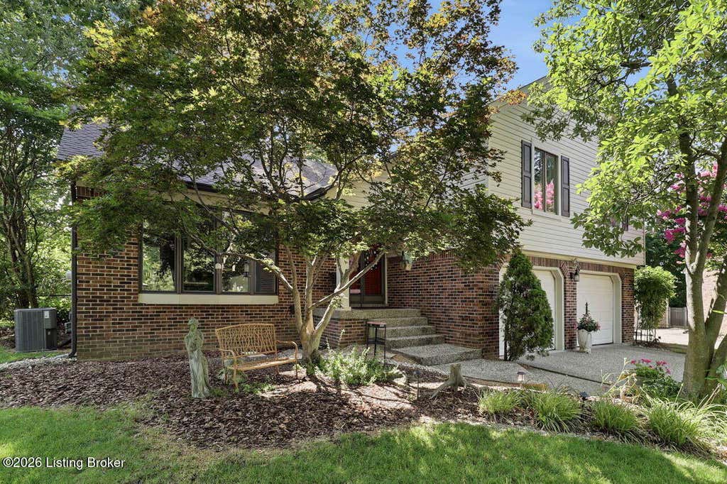 Photo of 10504 Larkhall Ct, Louisville, KY 40223 (MLS # 1725540)