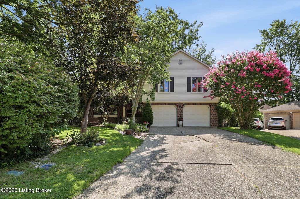 Photo of 10504 Larkhall Ct, Louisville, KY 40223 (MLS # 1725540)