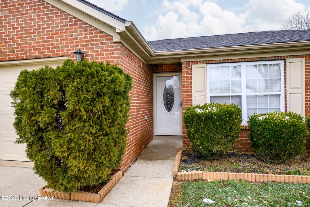 Photo of 4509 Shelvis Dr, Louisville, KY 40216 (MLS # 1705585)