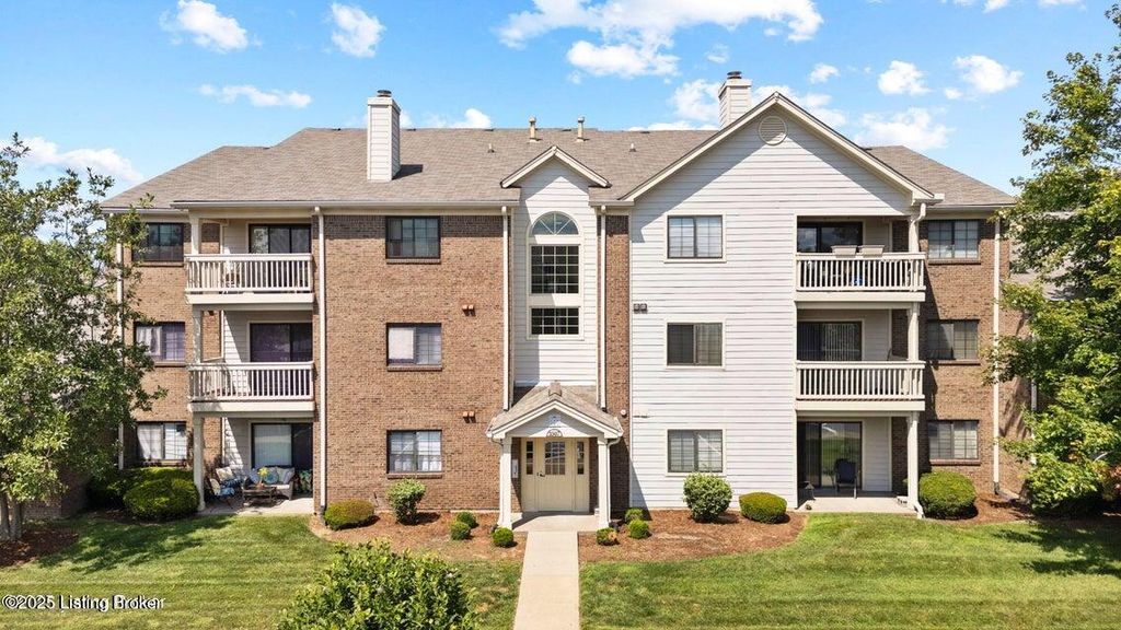 Photo of 3507 Lennox View Ct #312, Louisville, KY 40299 (MLS # 1704459)