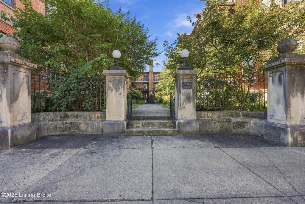 Photo of 420 W Breckinridge St #APT C4, Louisville, KY 40203 (MLS # 1730502)