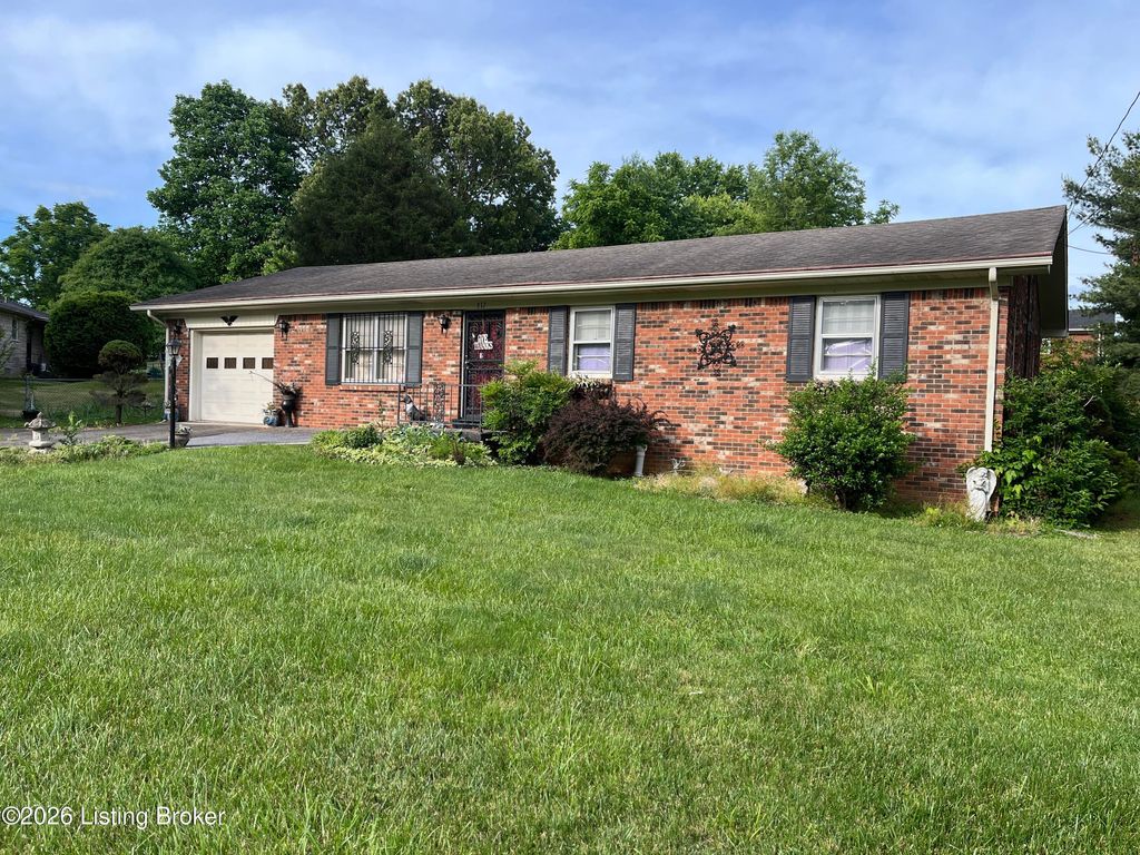 Photo of 317 Berkley Ct, Radcliff, KY 40160 (MLS # 1717601)