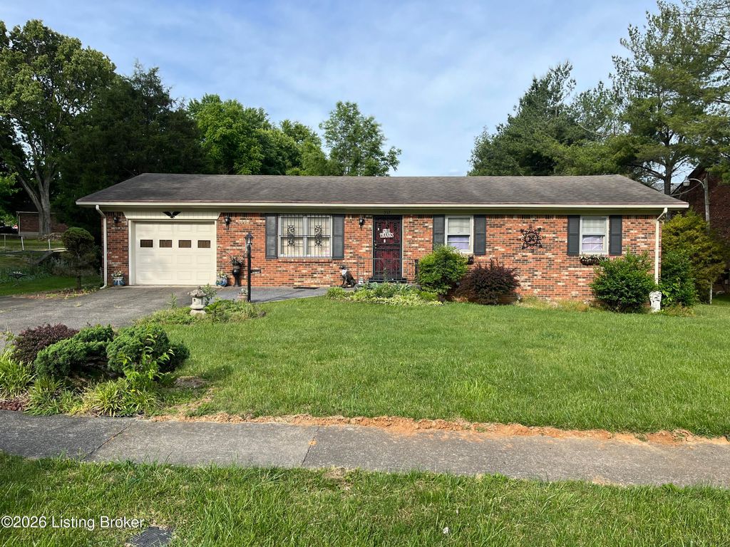 Photo of 317 Berkley Ct, Radcliff, KY 40160 (MLS # 1717601)
