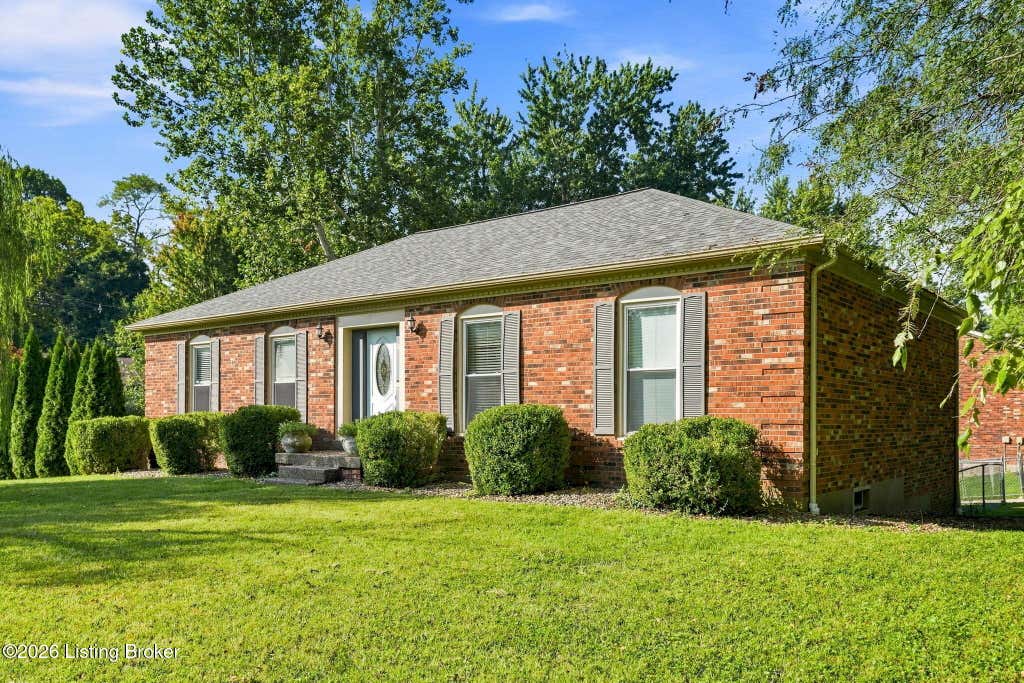 Photo of 1000 Cliffwood Dr, Goshen, KY 40026 (MLS # 1727479)