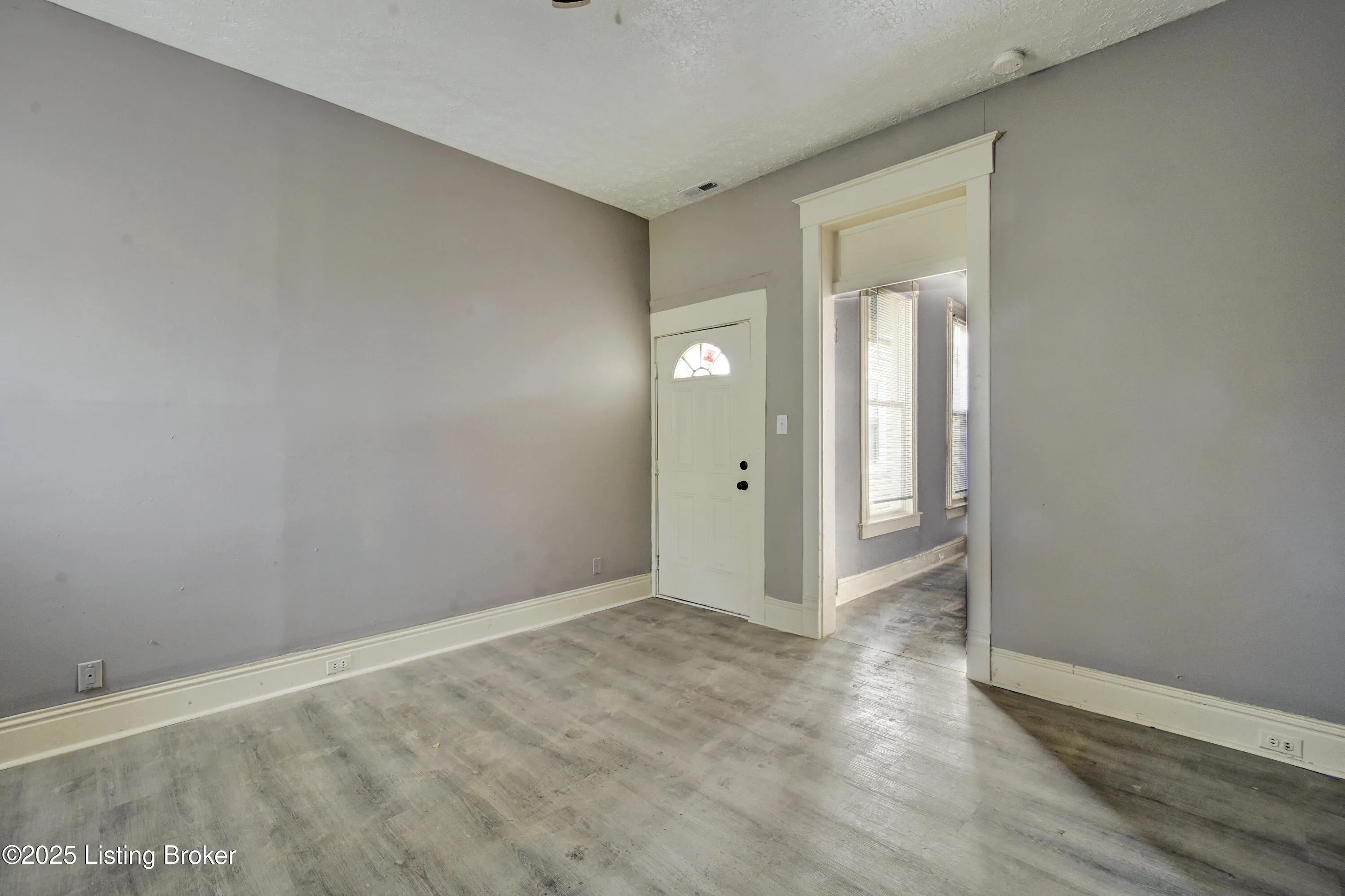 Louisville, Kentucky 40211, United States, 3 Bedrooms Bedrooms, ,1 BathroomBathrooms,Residential,Active,108589