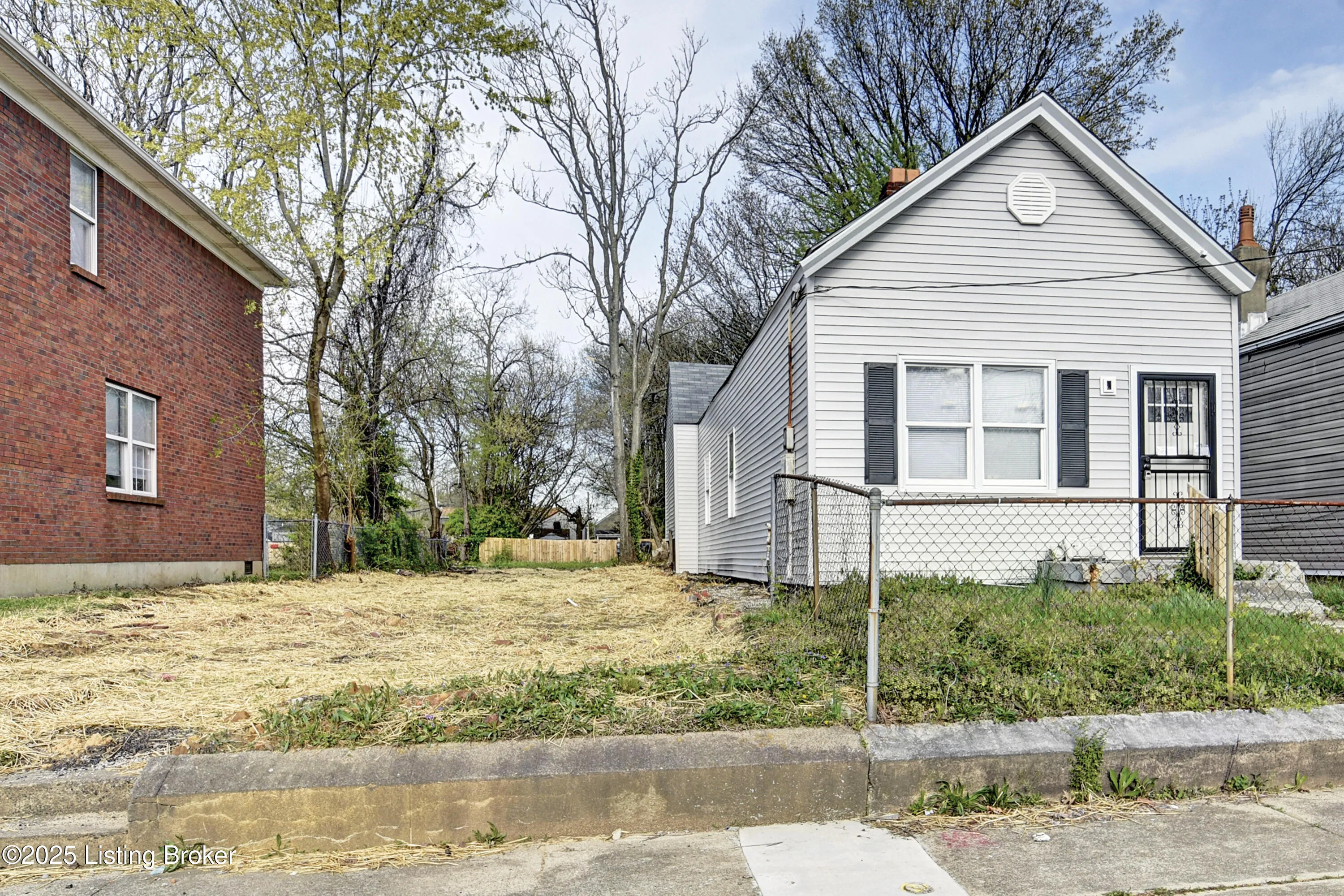 Louisville, Kentucky 40211, United States, 3 Bedrooms Bedrooms, ,1 BathroomBathrooms,Residential,Active,108589