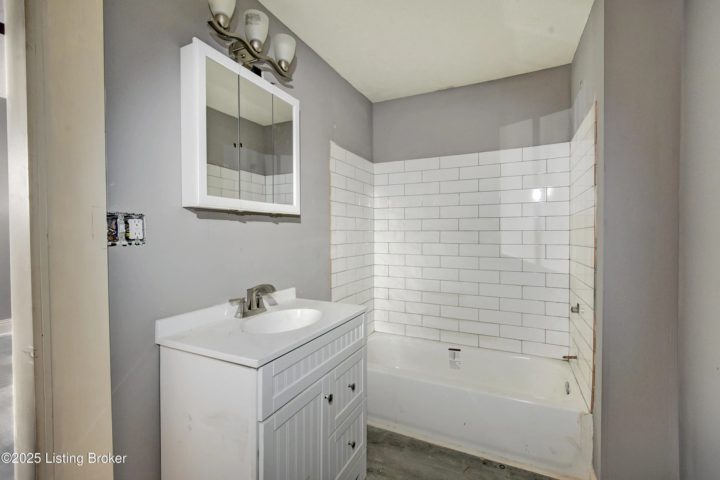 Louisville, Kentucky 40211, United States, 3 Bedrooms Bedrooms, ,1 BathroomBathrooms,Residential,Active,108589