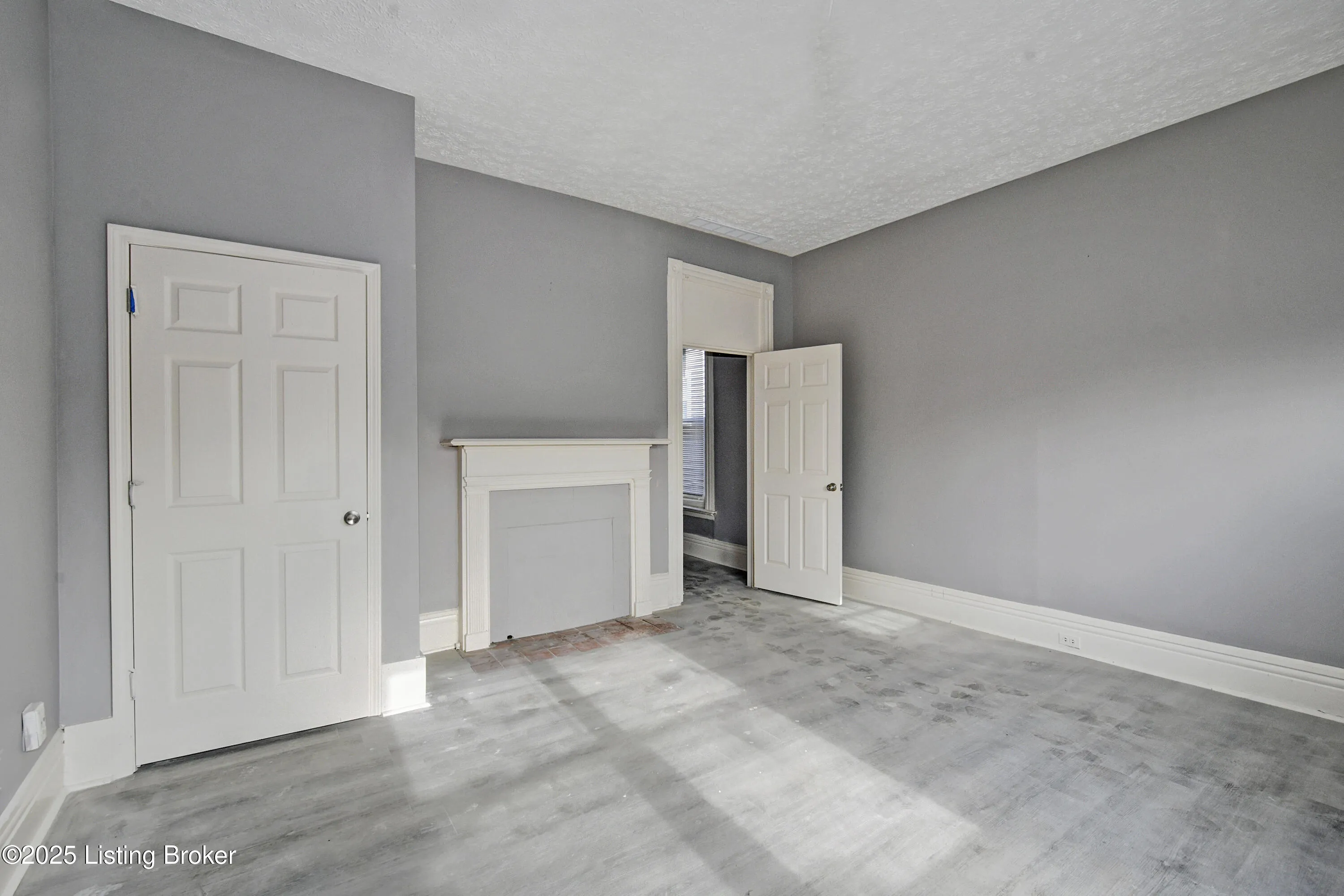 Louisville, Kentucky 40211, United States, 3 Bedrooms Bedrooms, ,1 BathroomBathrooms,Residential,Active,108589