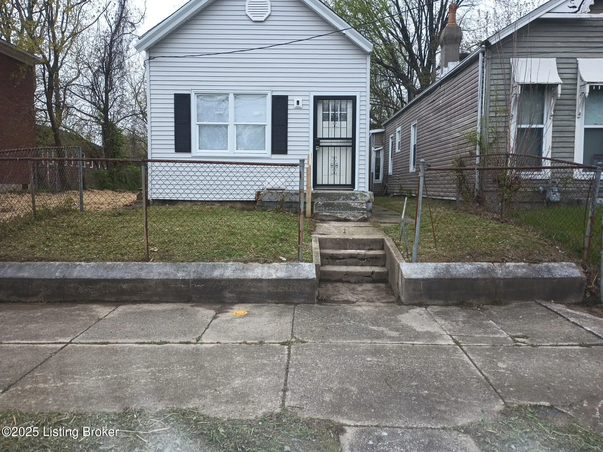 Louisville, Kentucky 40211, United States, 3 Bedrooms Bedrooms, ,1 BathroomBathrooms,Residential,Active,108589