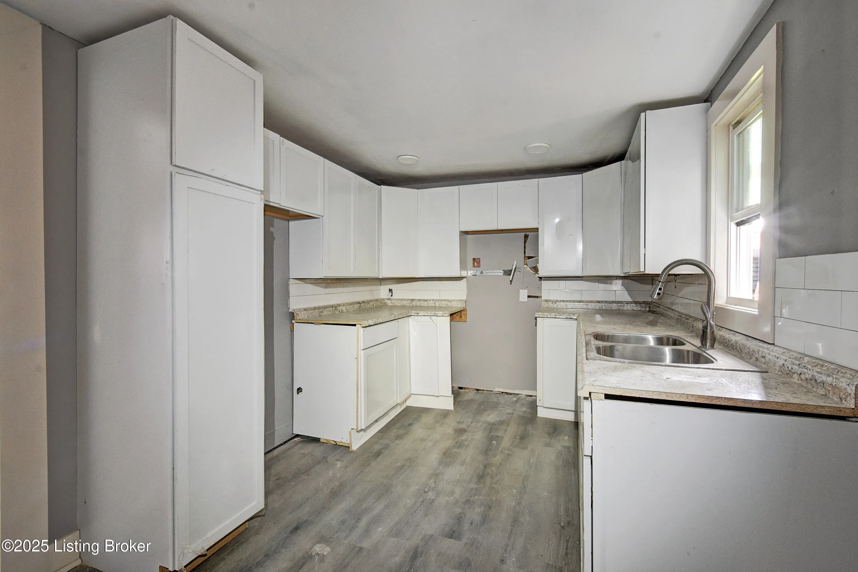 Louisville, Kentucky 40211, United States, 3 Bedrooms Bedrooms, ,1 BathroomBathrooms,Residential,Active,108589