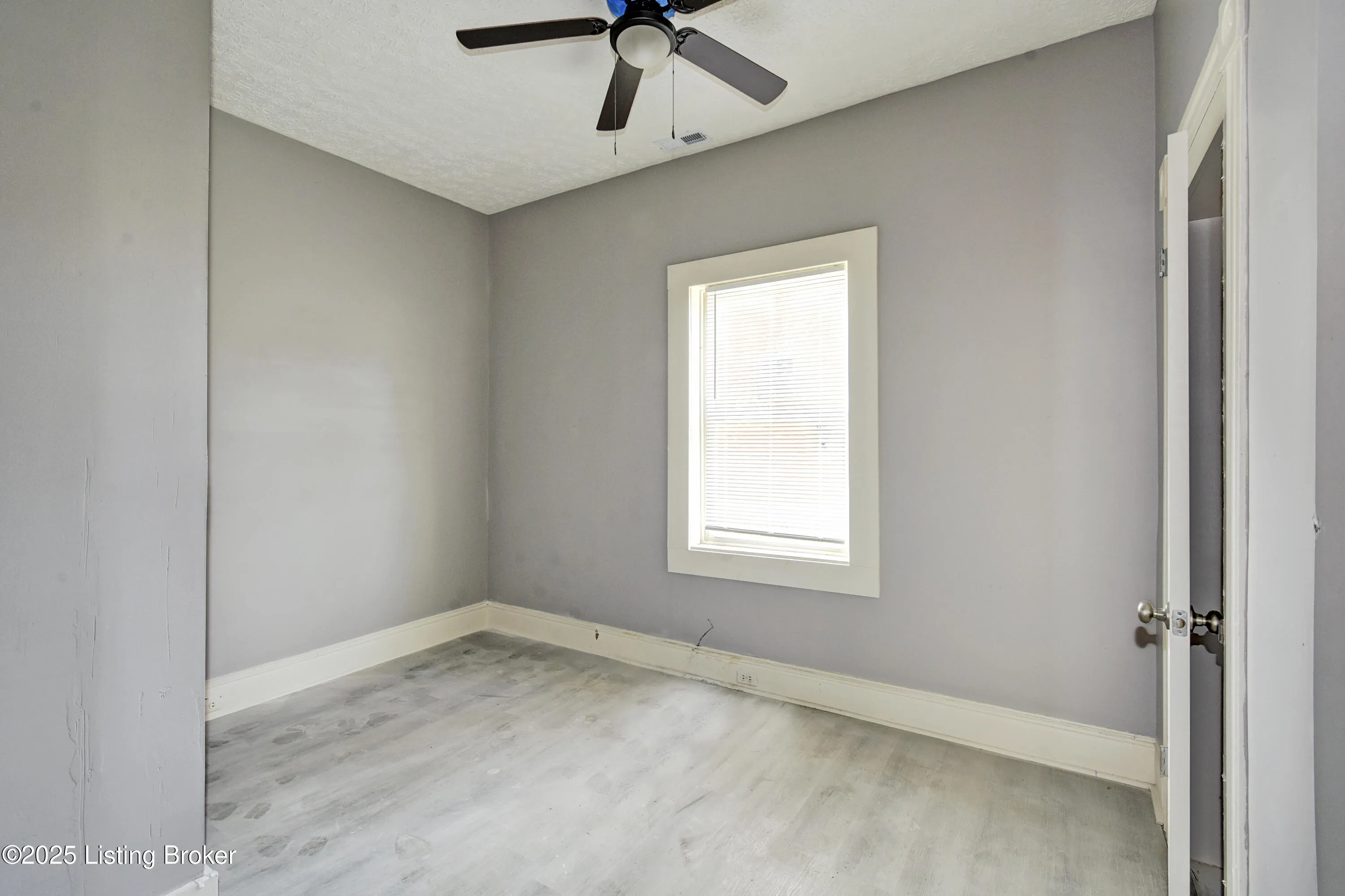 Louisville, Kentucky 40211, United States, 3 Bedrooms Bedrooms, ,1 BathroomBathrooms,Residential,Active,108589