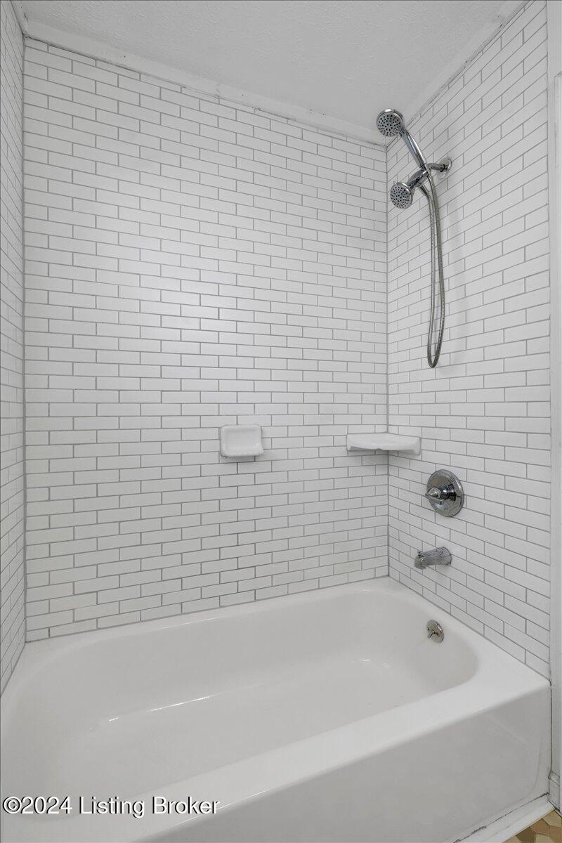 621 S 41st St, Louisville, Pennsylvania image 25