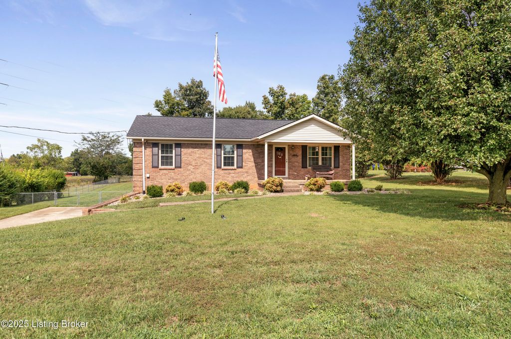Photo of 3925 Scenic Trail, Shepherdsville, KY 40165 (MLS # 1699146)