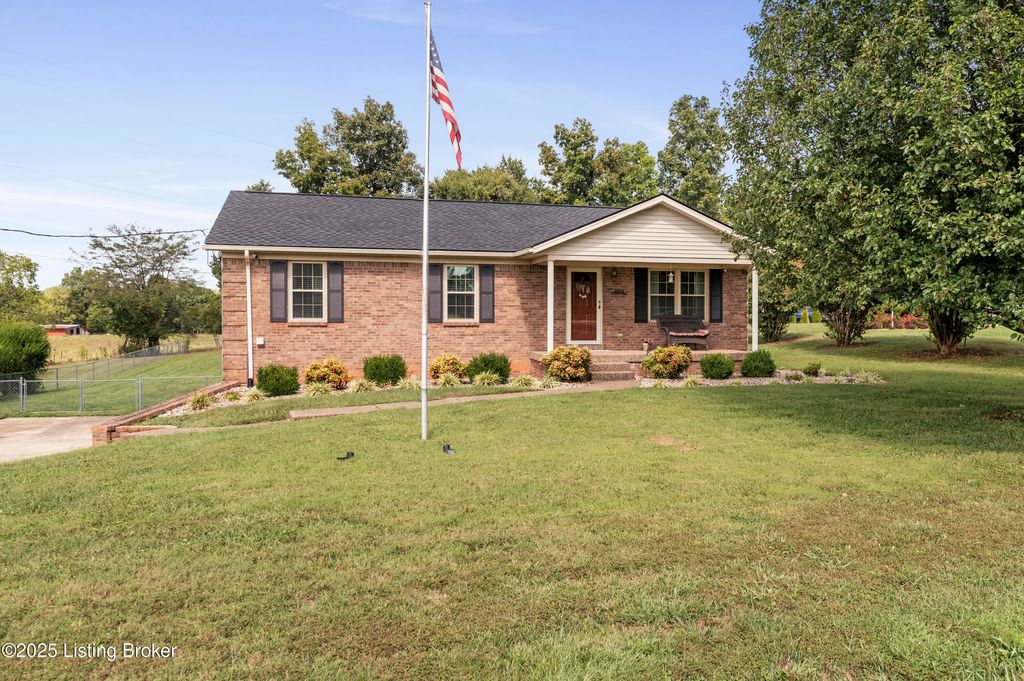 Photo of 3925 Scenic Trail, Shepherdsville, KY 40165 (MLS # 1699146)