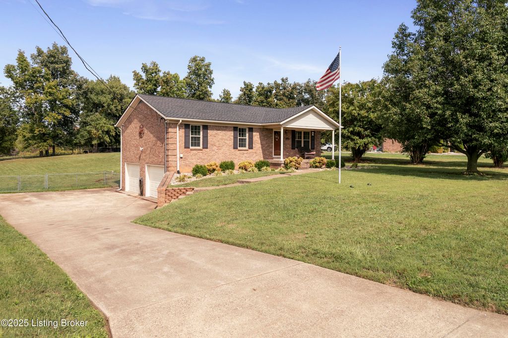 Photo of 3925 Scenic Trail, Shepherdsville, KY 40165 (MLS # 1699146)
