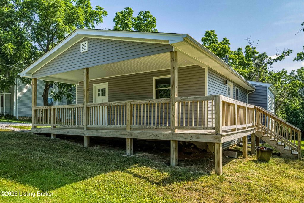 Photo of 400 Maple Ct, La Grange, KY 40031 (MLS # 1719598)
