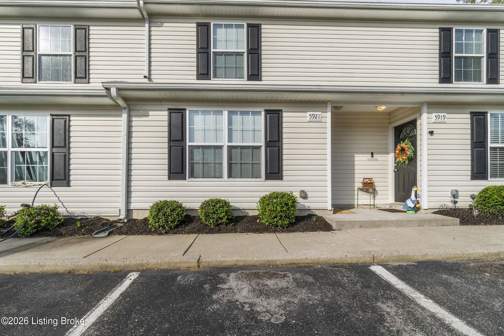 Photo of 5921 Woodcreek Crossing Way, Crestwood, KY 40014 (MLS # 1714571)