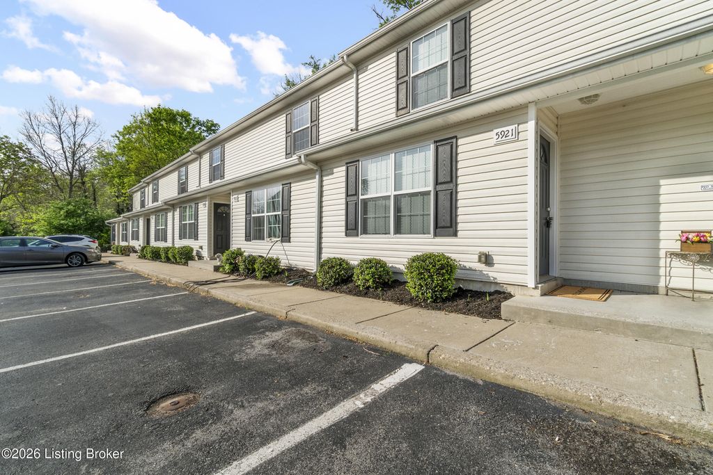 Photo of 5921 Woodcreek Crossing Way, Crestwood, KY 40014 (MLS # 1714571)