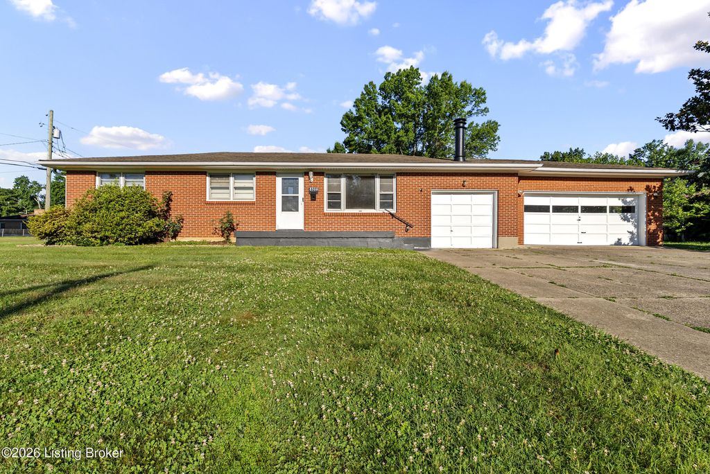 Photo of 8306 Aspen Ave, Louisville, KY 40258 (MLS # 1720986)