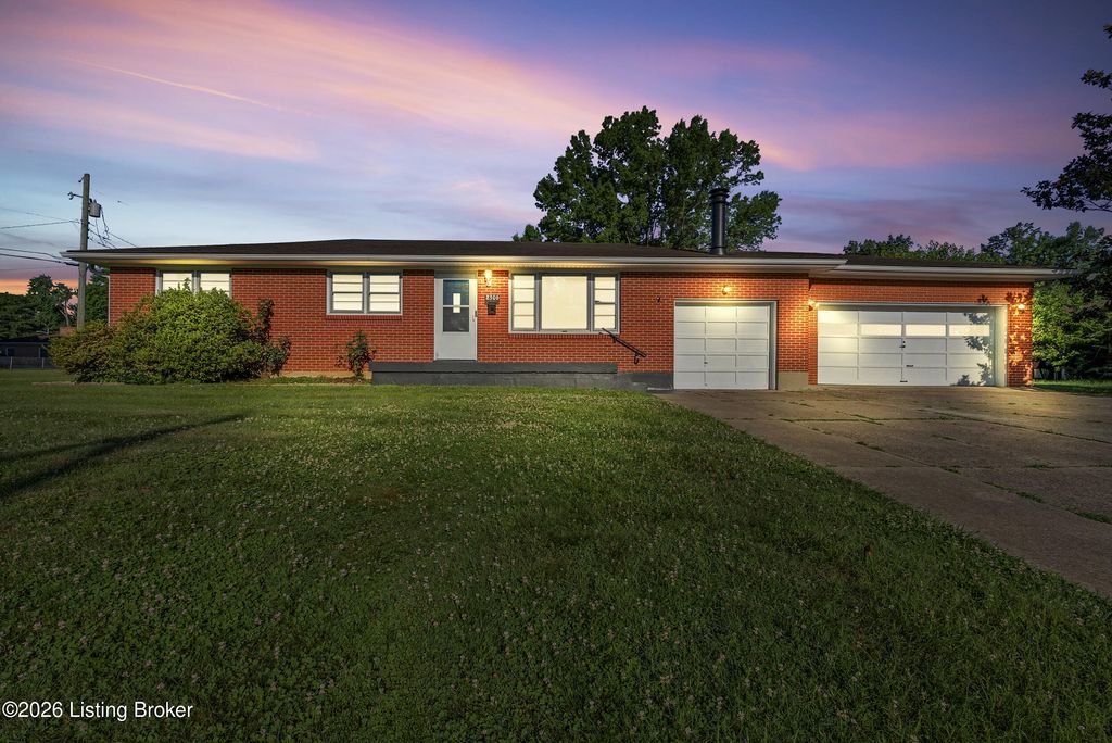 Photo of 8306 Aspen Ave, Louisville, KY 40258 (MLS # 1720986)
