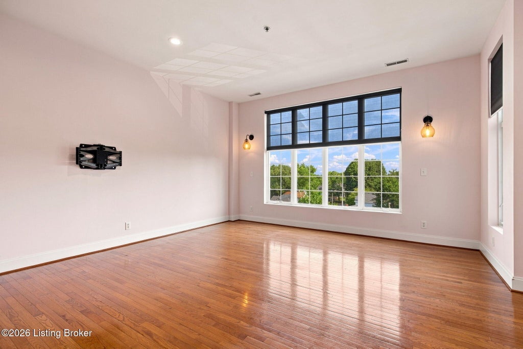 Photo of 2011 Frankfort Ave #408, Louisville, KY 40206 (MLS # 1727883)