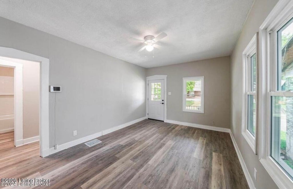 Photo of 2146 W Gaulbert Ave, Louisville, KY 40210 (MLS # 1727313)