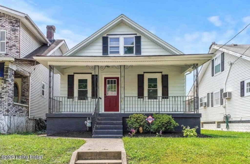 Photo of 2146 W Gaulbert Ave, Louisville, KY 40210 (MLS # 1727313)