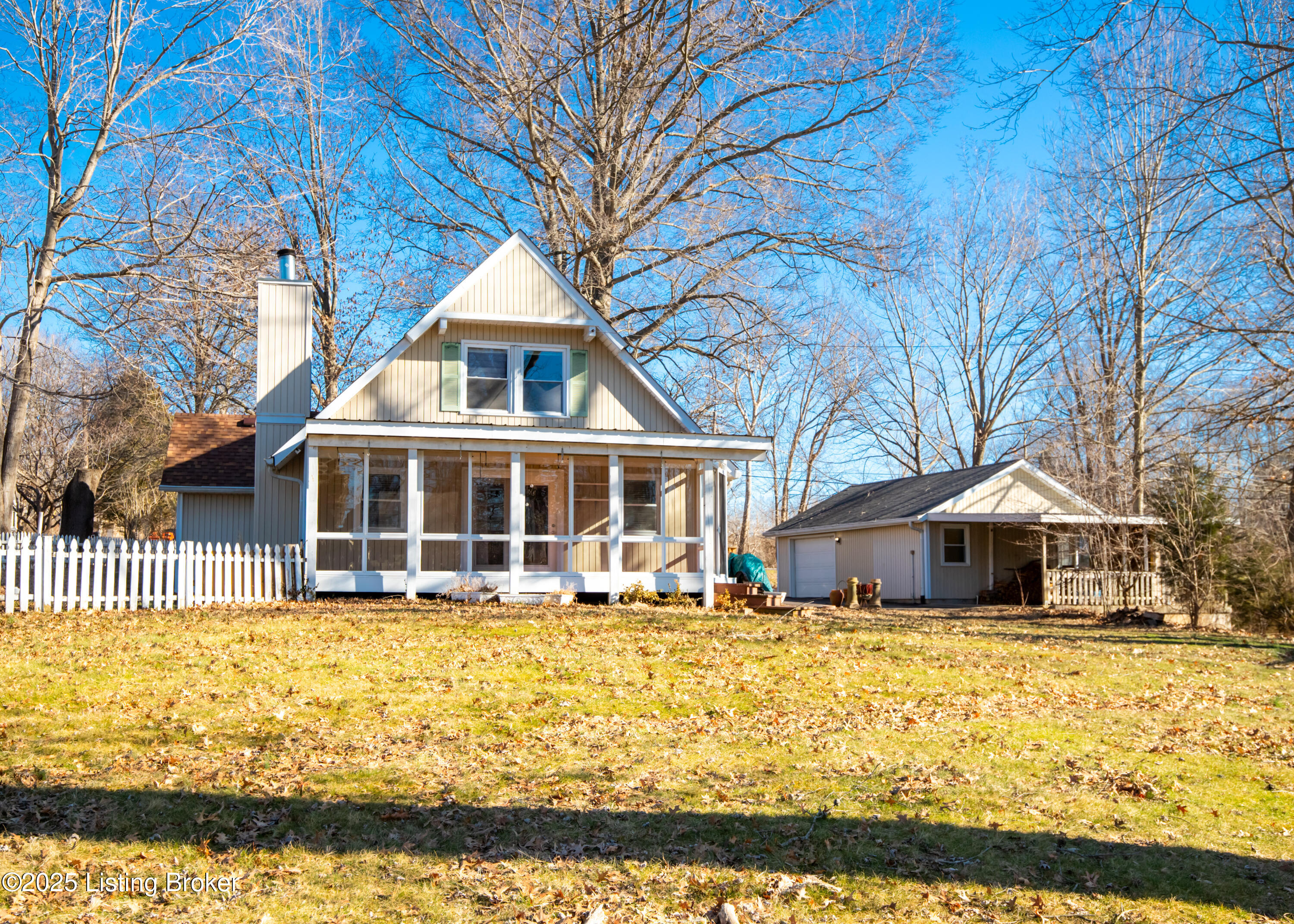 2004 Crystal Dr, La Grange, Kentucky image 1