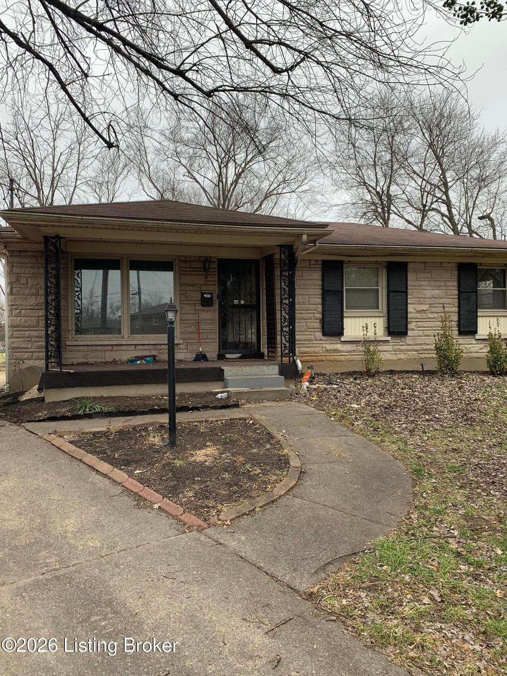 Photo of 4002 Dover Ct, Louisville, KY 40216 (MLS # 1707506)