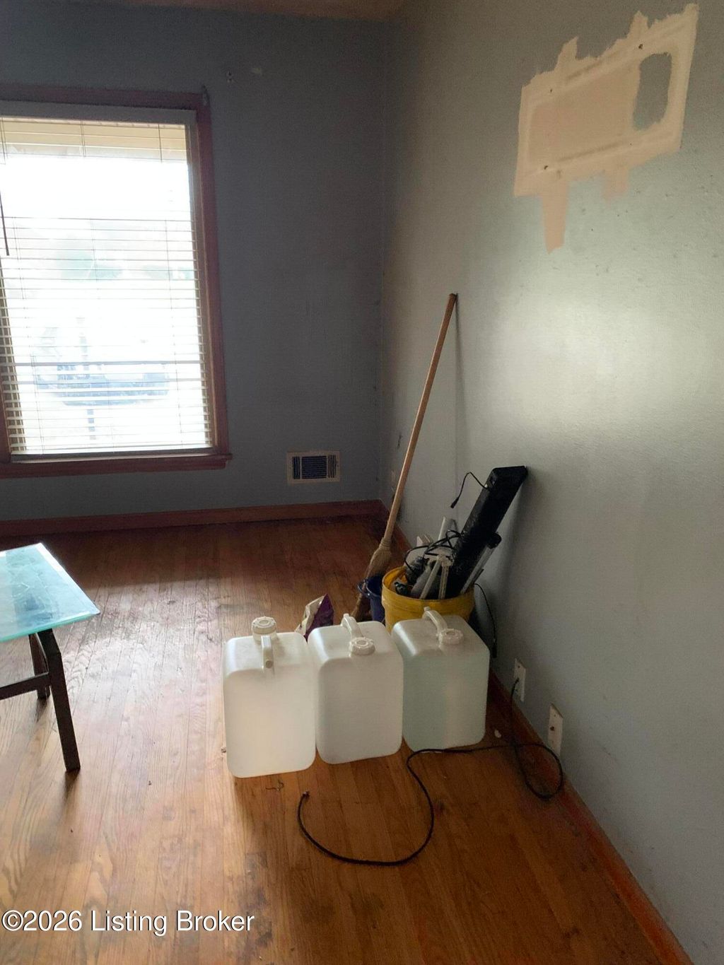 Photo of 4002 Dover Ct, Louisville, KY 40216 (MLS # 1707506)