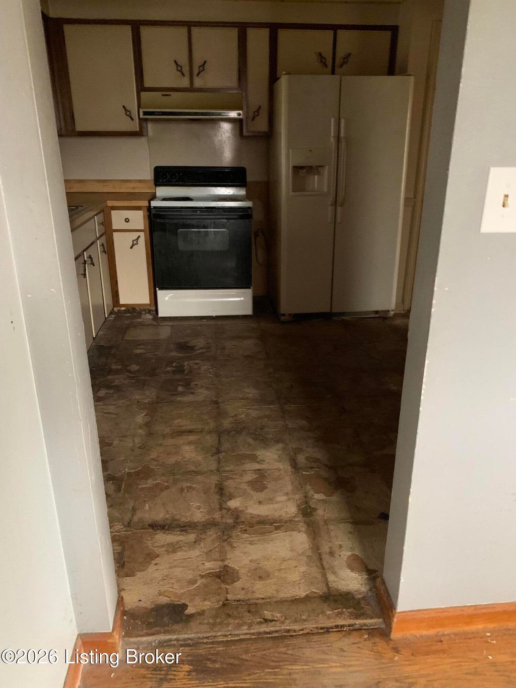 Photo of 4002 Dover Ct, Louisville, KY 40216 (MLS # 1707506)