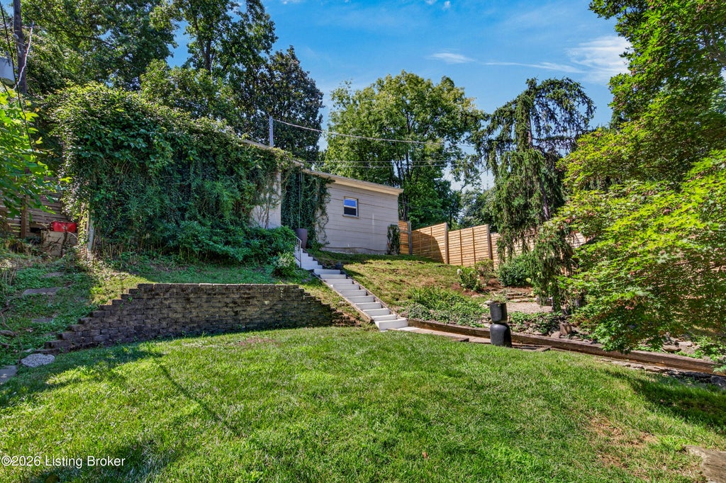 Photo of 2410 Cross Hill Rd, Louisville, KY 40206 (MLS # 1728693)