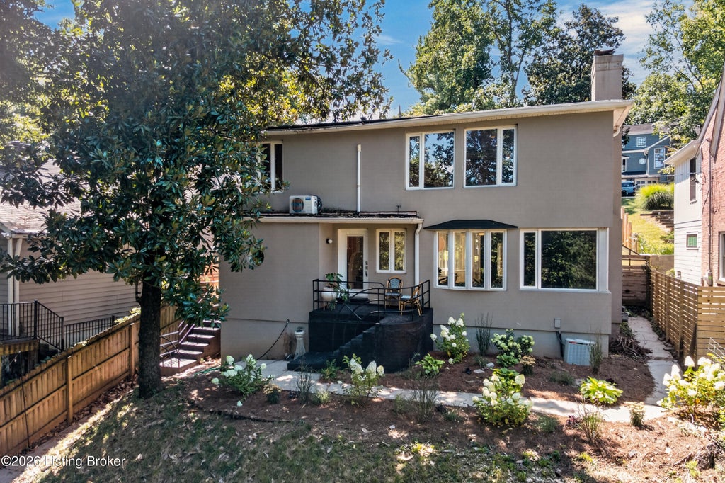 Photo of 2410 Cross Hill Rd, Louisville, KY 40206 (MLS # 1728693)
