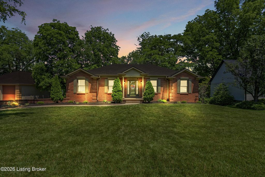 Photo of 217 Edgewood Dr, Bardstown, KY 40004 (MLS # 1719092)