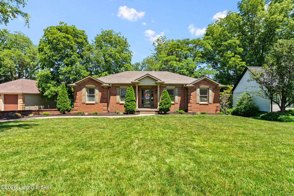 Photo of 217 Edgewood Dr, Bardstown, KY 40004 (MLS # 1719092)