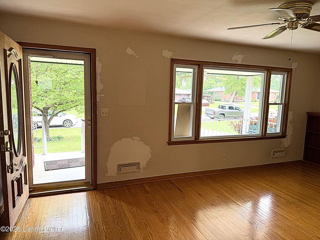 Photo of 3607 Brendenwood Rd, Louisville, KY 40272 (MLS # 1717848)