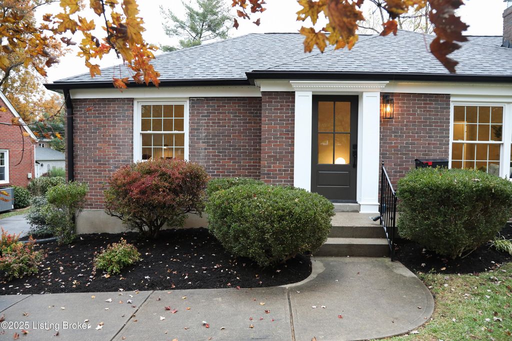 Photo of 323 N Bonner Ave, Louisville, KY 40207 (MLS # 1705028)