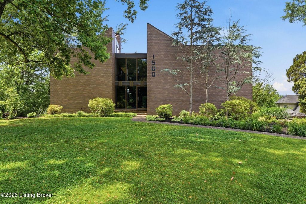 Photo of 1500 Sylvan Ct, Louisville, KY 40205 (MLS # 1718231)
