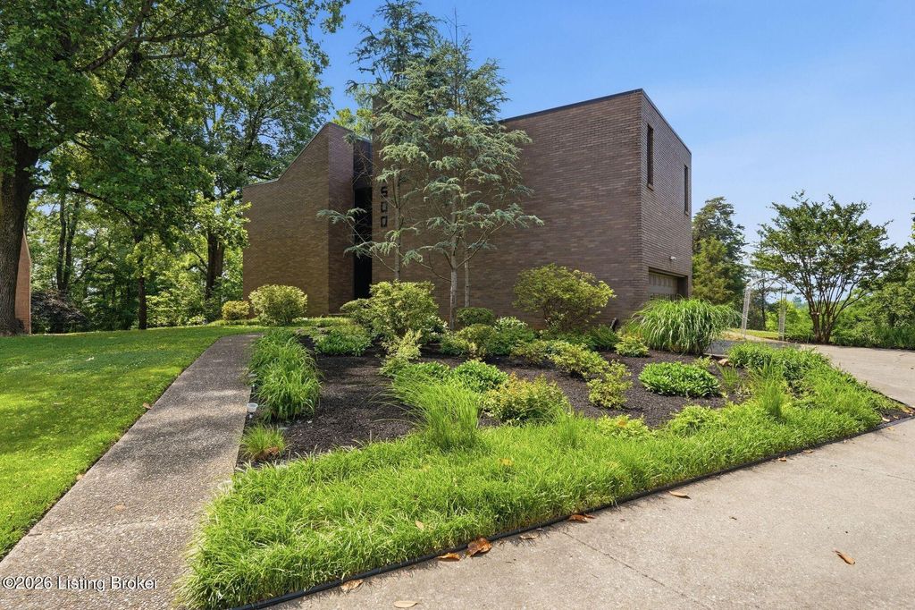 Photo of 1500 Sylvan Ct, Louisville, KY 40205 (MLS # 1718231)